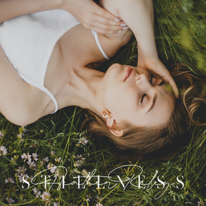 中国一老太婆偷伦
