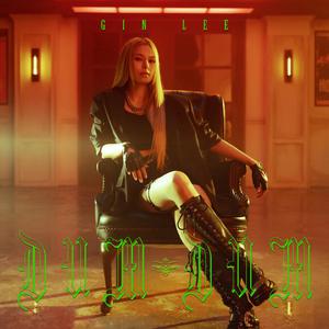 中国一老太婆偷伦
